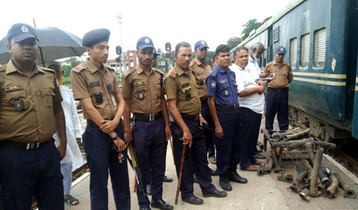 চবি’তে ছাত্রলীগের সংঘর্ষ, শাটল ট্রেন বন্ধ