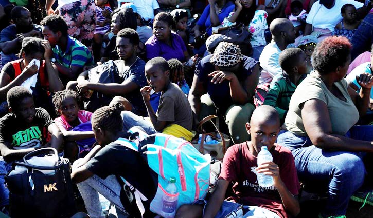 Thousands flee hurricane-ravaged Bahamas