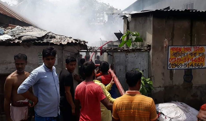 Cotton godown catches fire in Ashulia