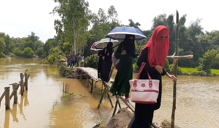  বাঁধ মেরামত না হওয়ায় ১০ গ্রামবাসীর দুর্ভোগ