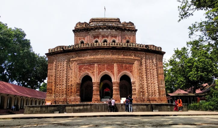 স্থাপত্যশৈলীর অনন্য নিদর্শন কান্তজীর মন্দির