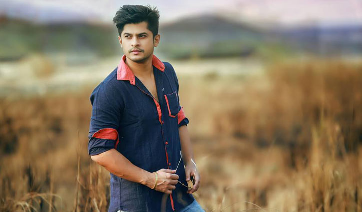 দুই বিজ্ঞাপনে নিলয় দুই বিজ্ঞাপনে নিলয়