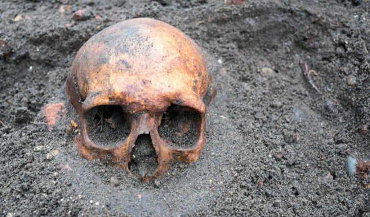 ‘Dead bodies move as they decay’