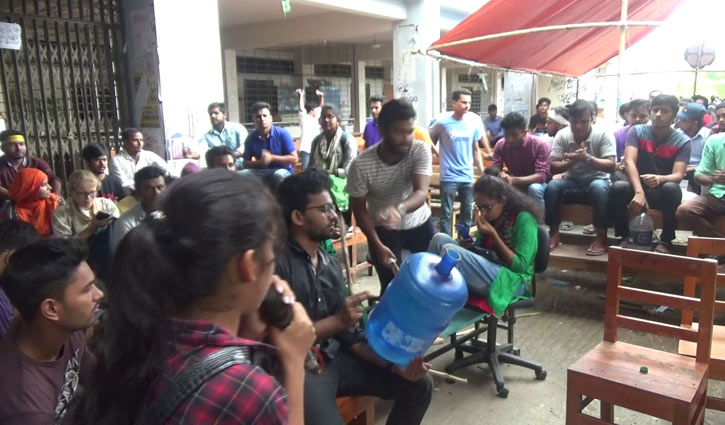 Demo continues demanding VC’s resignation Demo continues demanding VC’s resignation