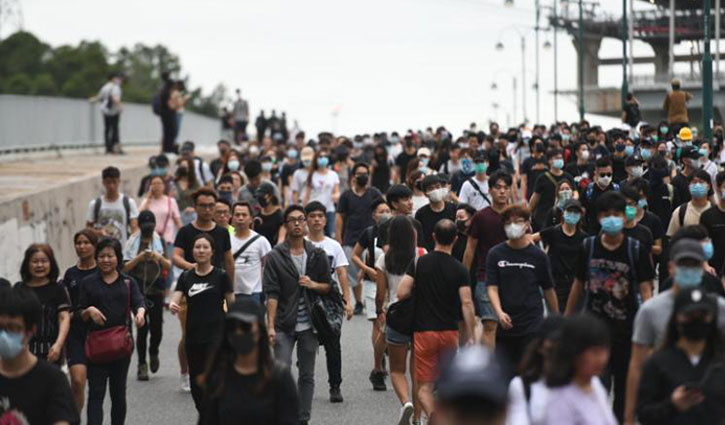 হংকং বিমানবন্দরের বাইরে ব্যাপক বিক্ষোভ