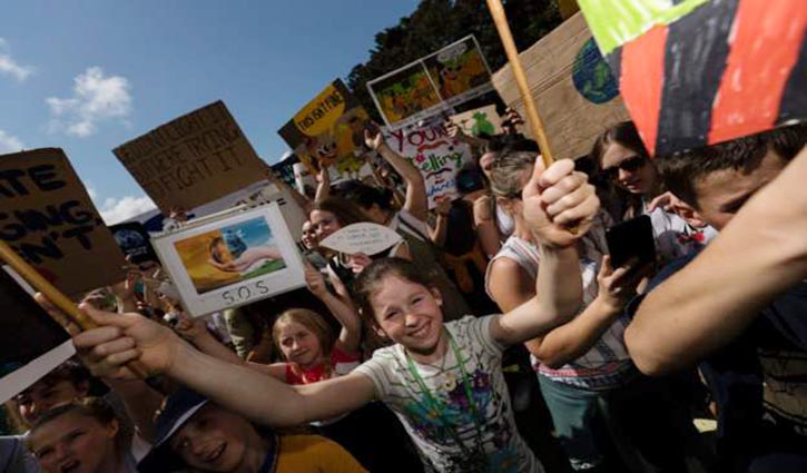 Thousands of youths join climate rallies