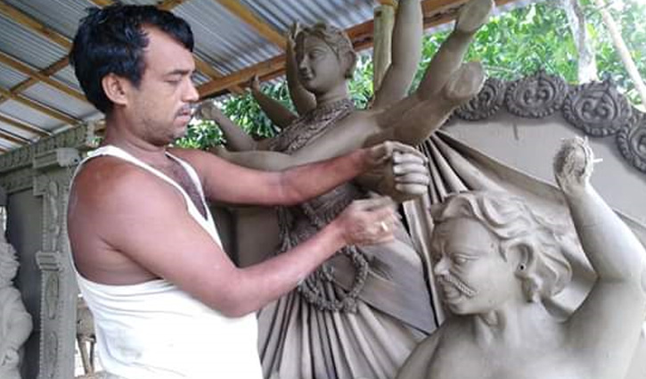 ঝালকাঠিতে ১৭৩টি মণ্ডপে দুর্গাপূজার প্রস্তুতি