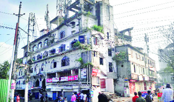 মার্কেটে সন্ত্রাসী হামলা