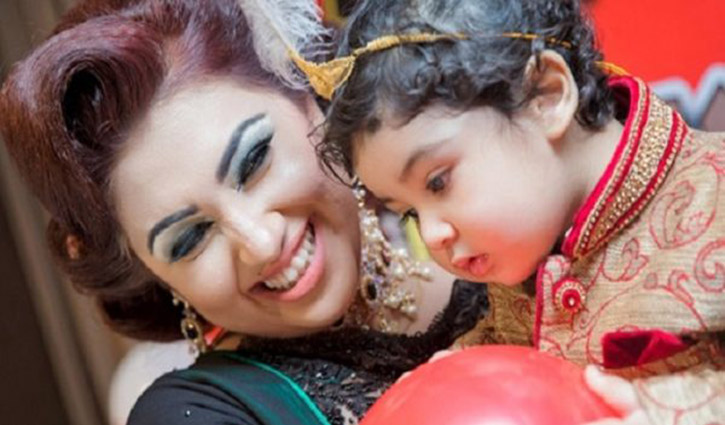 আব্রাহাম খান জয়ের চারে পা