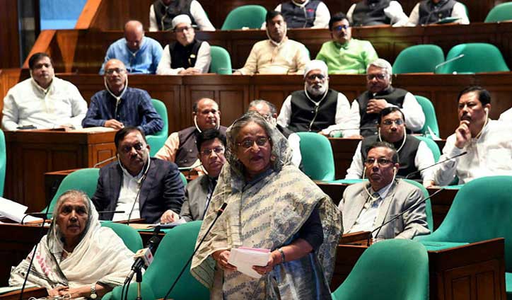 বাজেট দেয়ার জন্য আমাদের কারো কাছে হাত পাততে হয় না: প্রধানমন্ত্রী বাজেট দেয়ার জন্য আমাদের কারো কাছে হাত পাততে হয় না: প্রধানমন্ত্রী