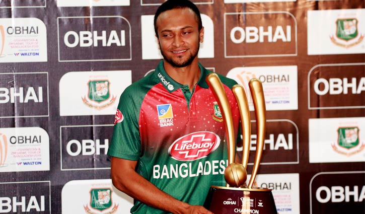 সোনালি ট্রফিতে ‘সোনালি দিন’ ফেরানোর অপেক্ষা সোনালি ট্রফিতে ‘সোনালি দিন’ ফেরানোর অপেক্ষা