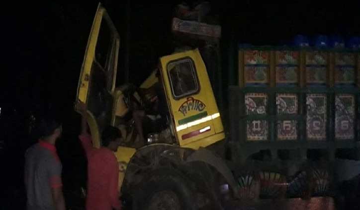 ধামরাইয়ে বাস খাদে পড়ে আহত ১৫ 