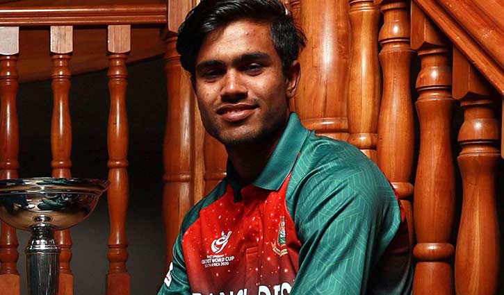 আমেরিকান প্রবাসী কিনলেন আকবরের জার্সি, গ্লাভস