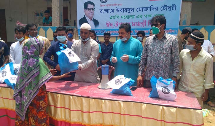 বিজয়নগরে ঈদ উপহার সামগ্রী দিলেন ছাত্রলীগ নেতা বিজয়নগরে ঈদ উপহার সামগ্রী দিলেন ছাত্রলীগ নেতা