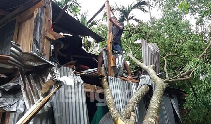Woman killed by lightning strike in Barguna