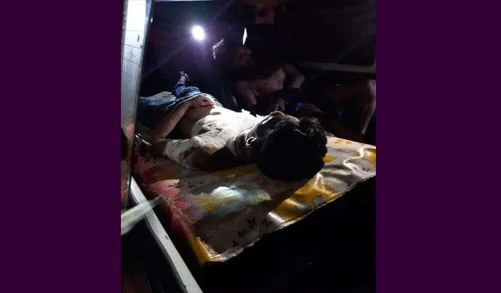 চাল আত্মসাতের অভিযোগ: যুবককে কুপিয়ে যখম চাল আত্মসাতের অভিযোগ: যুবককে কুপিয়ে যখম
