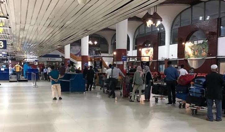 228 foreigners return home