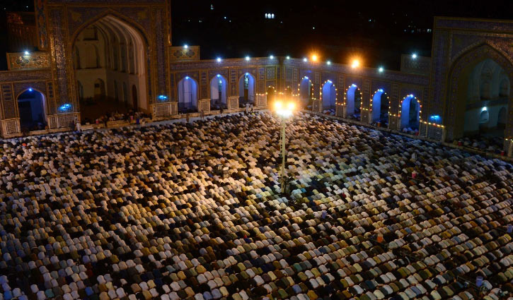 ঈদের নামাজও জামাতে না পড়ার পক্ষে সৌদি