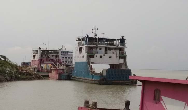 পাটুরিয়া-দৌলতদিয়া ঘাটে নেই যাত্রীর চাপ পাটুরিয়া-দৌলতদিয়া ঘাটে নেই যাত্রীর চাপ