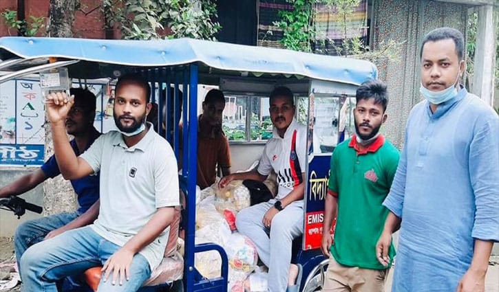 ৩০০ বাড়িতে ঈদ উপহার পৌঁছে দিয়েছে ‘প্রত্যয়’ ৩০০ বাড়িতে ঈদ উপহার পৌঁছে দিয়েছে ‘প্রত্যয়’