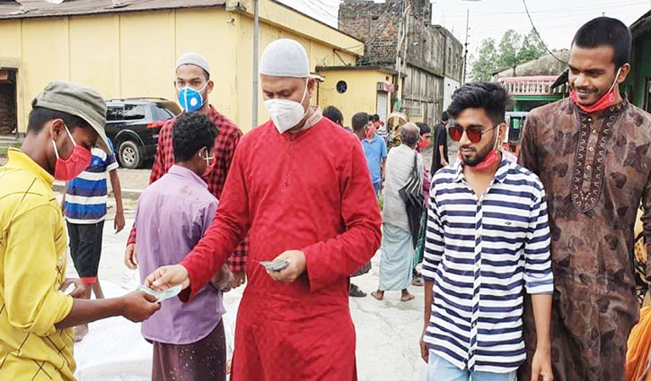 শতাধিক লোককে অর্থ উপহার দিলেন হবিগঞ্জের মেয়র শতাধিক লোককে অর্থ উপহার দিলেন হবিগঞ্জের মেয়র