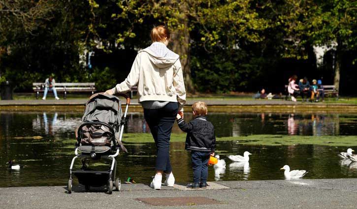 সোমবার থেকে লকডাউন শিথিল করছে আয়ারল্যান্ড