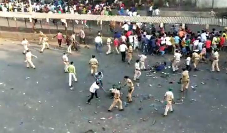 লকডাউনে বাড়ি ফেরার দাবিতে শ্রমিকদের বিক্ষোভ