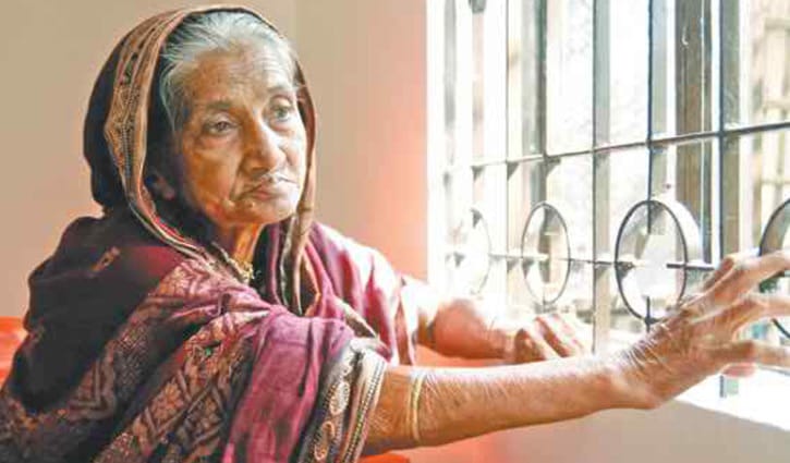 বৃদ্ধাশ্রম নামক কারাগারে বন্দি ‘মা’