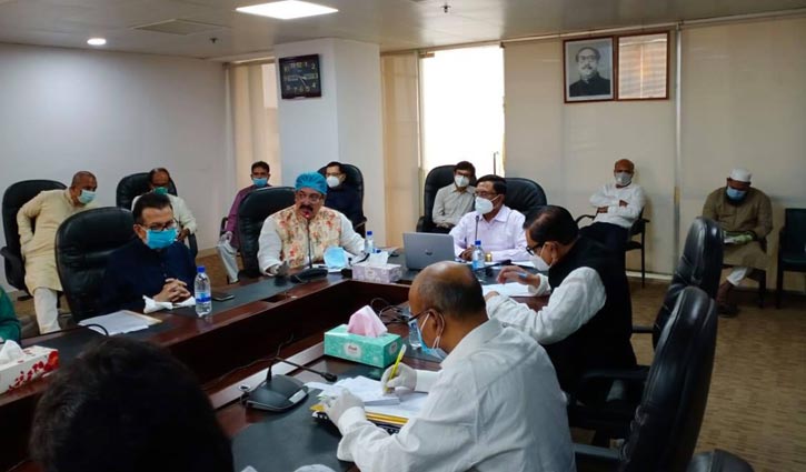 ‘দুই সিটের মধ্যে এক সিট বাদ দিতেই হবে’