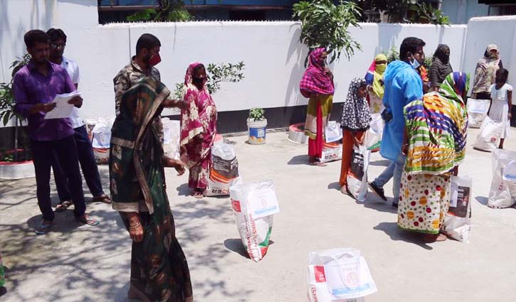 দুস্থদের পাশে ‘জহিরুল হক খসরু মাস্টার স্মৃতি সংসদ সংগঠন’ দুস্থদের পাশে ‘জহিরুল হক খসরু মাস্টার স্মৃতি সংসদ সংগঠন’
