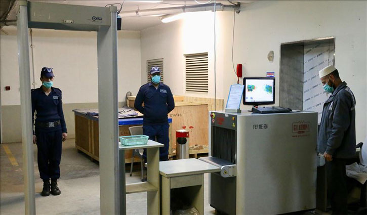 লকডাউনের মধ্যেও পাকিস্তানে কলকারখানা খোলার সিদ্ধান্ত