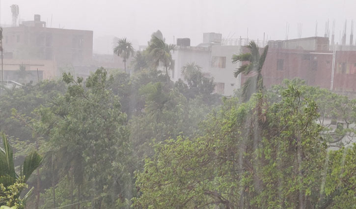 রাজশাহীতে শিলাবৃষ্টির সঙ্গে কালবৈশাখী, আম-ফসলের ক্ষতি রাজশাহীতে শিলাবৃষ্টির সঙ্গে কালবৈশাখী, আম-ফসলের ক্ষতি