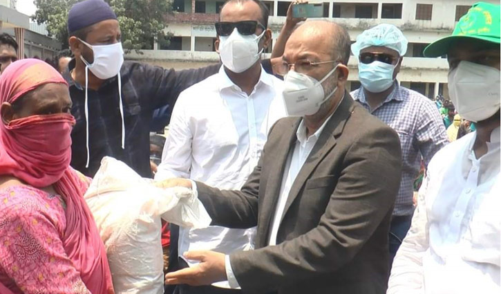 আশুলিয়ায় যুবলীগের উদ্যোগে খাদ্যসামগ্রী বিতরণ আশুলিয়ায় যুবলীগের উদ্যোগে খাদ্যসামগ্রী বিতরণ