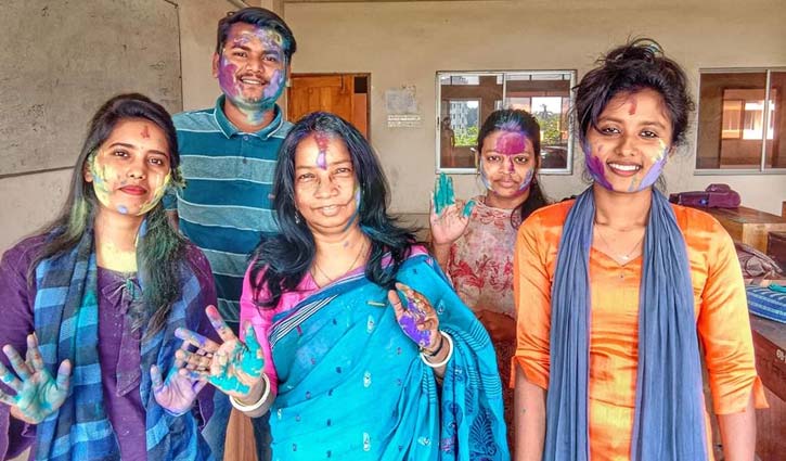 রঙিন খামে ধুলোপড়া স্মৃতি রঙিন খামে ধুলোপড়া স্মৃতি