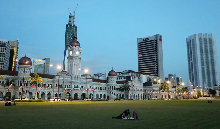 Malaysia allows mass prayers ahead of Eid