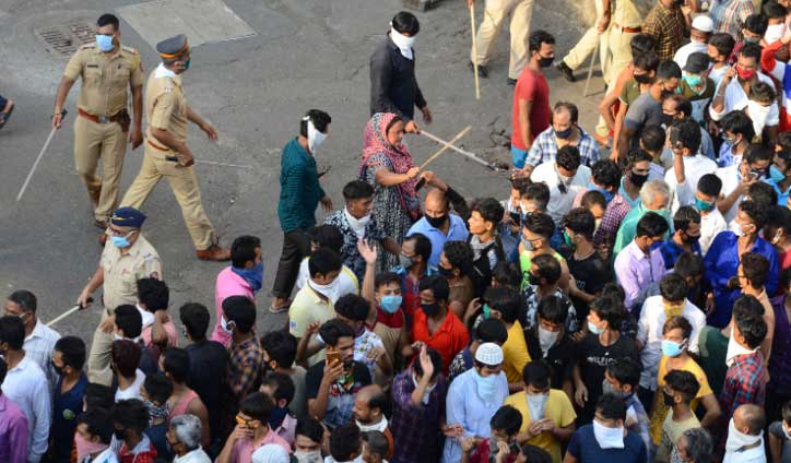 লকডাউন বৃদ্ধির ঘোষণায় মুম্বাইয়ে বিক্ষোভ