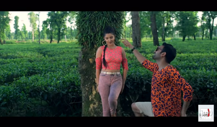 করোনাকালে সাইমন-পরীর ফেসবুকে প্রেম!