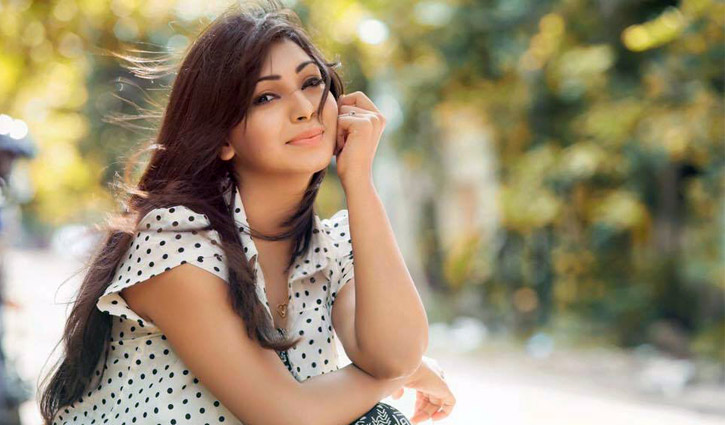 প্রেমে পড়ে যাই কিন্তু...