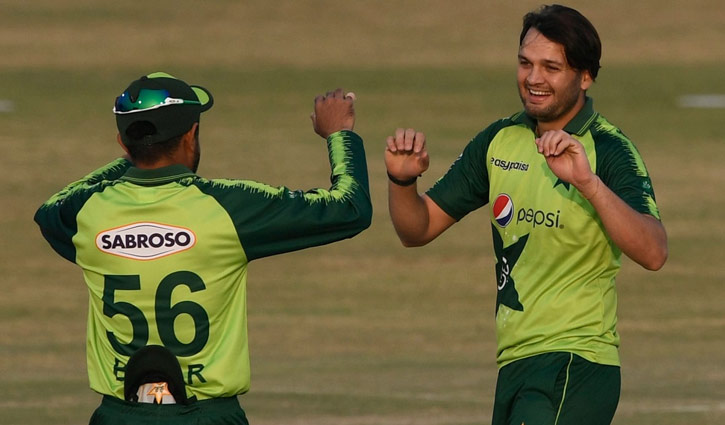 অভিষেক সিরিজেই সেরা কিংবদন্তি বাবার সন্তান উসমান