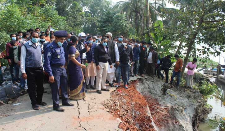 নদী ভাঙ্গনের তাৎক্ষণিক ব্যবস্থা নিলেন প্রতিমন্ত্রী জাহিদ ফারুক নদী ভাঙ্গনের তাৎক্ষণিক ব্যবস্থা নিলেন প্রতিমন্ত্রী জাহিদ ফারুক