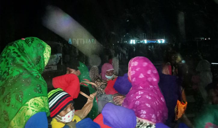 লালমনিরহাটে একরাতে ২ হাজার ২৫০টি কম্বল বিতরণ লালমনিরহাটে একরাতে ২ হাজার ২৫০টি কম্বল বিতরণ