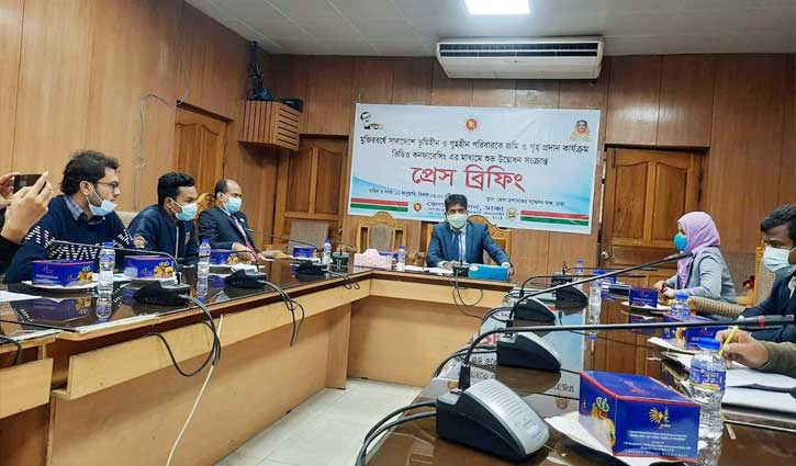 ঢাকা জেলার ১ হাজার ৫০ পরিবার পাবে প্রধানমন্ত্রীর উপহার ঢাকা জেলার ১ হাজার ৫০ পরিবার পাবে প্রধানমন্ত্রীর উপহার