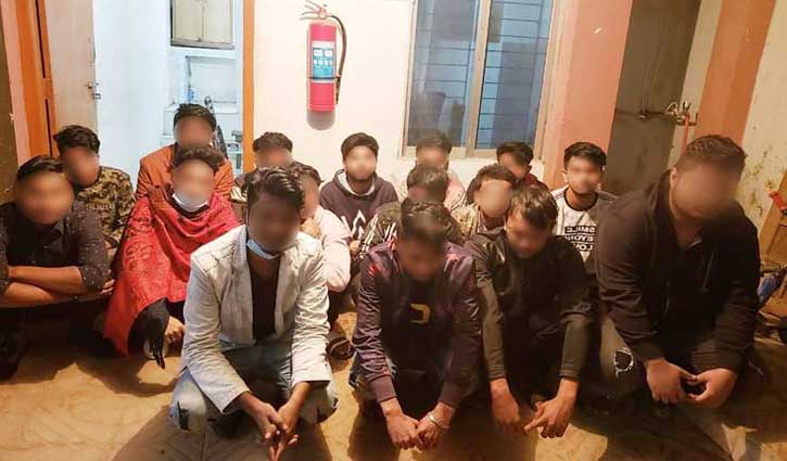হাতিরঝিলে বিনোদনপ্রেমীদের উত্যক্ত করা ৫২ কিশোর আটক হাতিরঝিলে বিনোদনপ্রেমীদের উত্যক্ত করা ৫২ কিশোর আটক