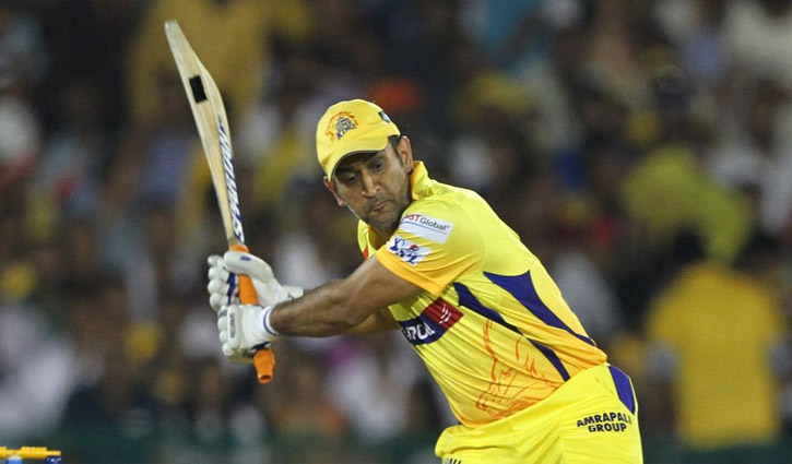 আর মাত্র পাঁচ ছক্কার অপেক্ষা ধোনির