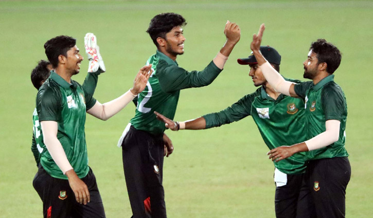 বড় জয়ে ফাইনালে এক পা দিয়ে রাখলো নাজমুল একাদশ বড় জয়ে ফাইনালে এক পা দিয়ে রাখলো নাজমুল একাদশ