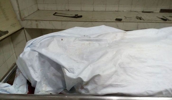পিকআপ ভ্যান থেকে পড়ে যুবকের মৃত্যু পিকআপ ভ্যান থেকে পড়ে যুবকের মৃত্যু
