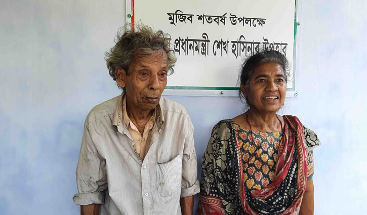 ‘ঘর পেয়েছি, এবার মৃত্যুর আগে স্বীকৃতি চাই’ ‘ঘর পেয়েছি, এবার মৃত্যুর আগে স্বীকৃতি চাই’