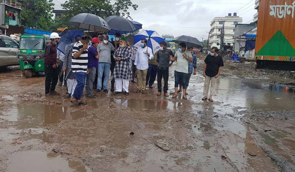 বৃষ্টি-জলাবদ্ধতায় বেহাল চট্টগ্রামের সড়ক ব্যবস্থা বৃষ্টি-জলাবদ্ধতায় বেহাল চট্টগ্রামের সড়ক ব্যবস্থা