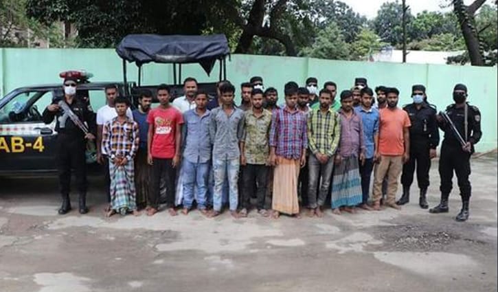 মিনি ক্যাসিনো থেকে গ্রেপ্তার হওয়া ১৯ জনের জামিন, রিমান্ডে দুজন মিনি ক্যাসিনো থেকে গ্রেপ্তার হওয়া ১৯ জনের জামিন, রিমান্ডে দুজন