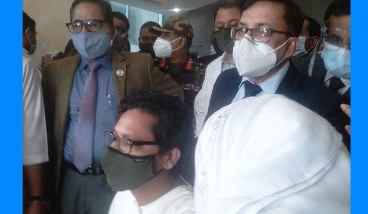 করোনার টিকা নিলেন প্রতিমন্ত্রী পলক করোনার টিকা নিলেন প্রতিমন্ত্রী পলক